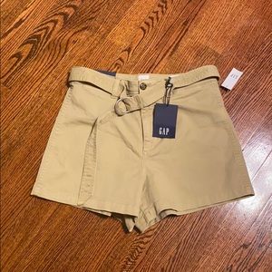 Gap Khaki 4” High Rise Belted Short